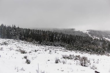 Bulutlar ile inanılmaz kar manzara