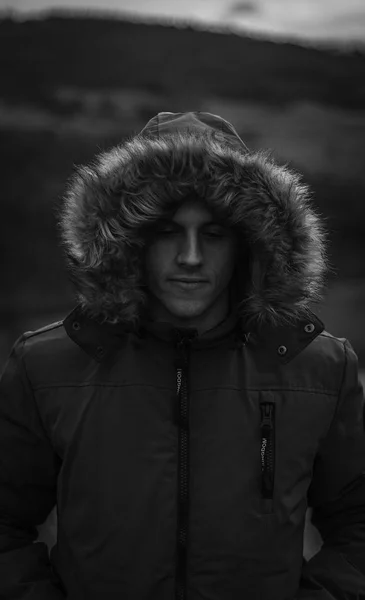 Güzel bir model siyah beyaz portre