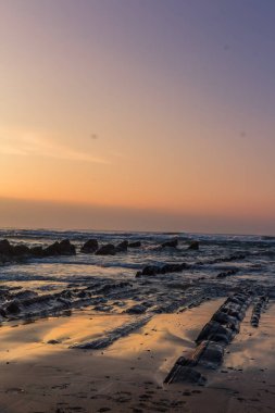 Barrika Beach taşlarla şaşırtıcı günbatımı
