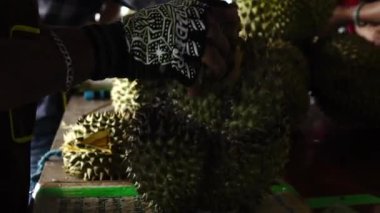 Peeling durian meyve piyasada