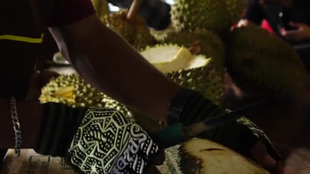 Peeling Durian Mercado Frutas — Vídeos de Stock