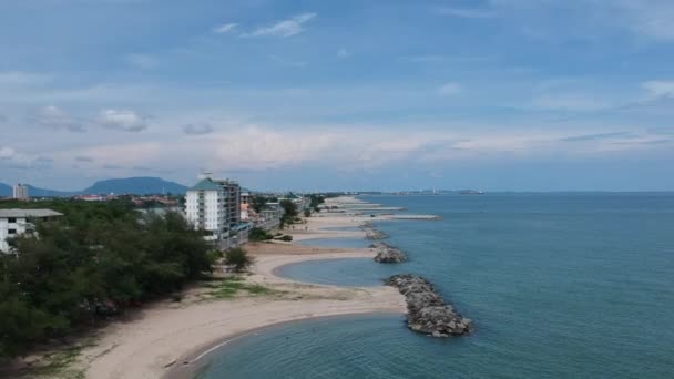 Flygfoto Över Sten Bromsning Våg Rayongprovinsen Thailand — Stockvideo