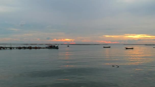 Vue Aérienne Bateau Pêche Coucher Soleil — Video