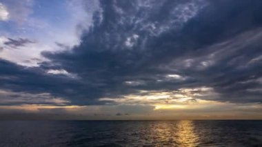 Deniz günbatımı zaman atlamalı