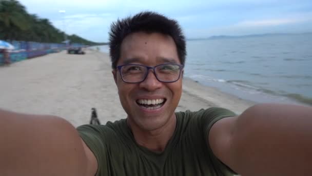 Adam Selfie Plaj Yavaş Hareket Üzerinde — Stok video