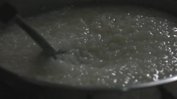 Het Maken Van Zoete Kleefrijst Met Longan Groenten Kokosmelk Slow — Stockvideo