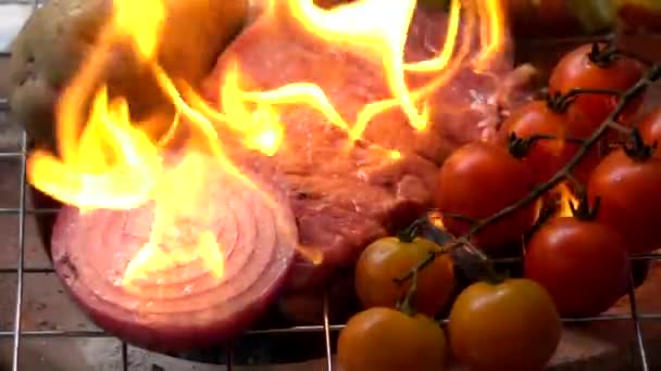 Biefstuk Grillen Van Slow Motion — Stockvideo