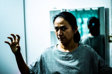 Kadınlar makyaj hayalet yüz Cadılar Bayramı festivali