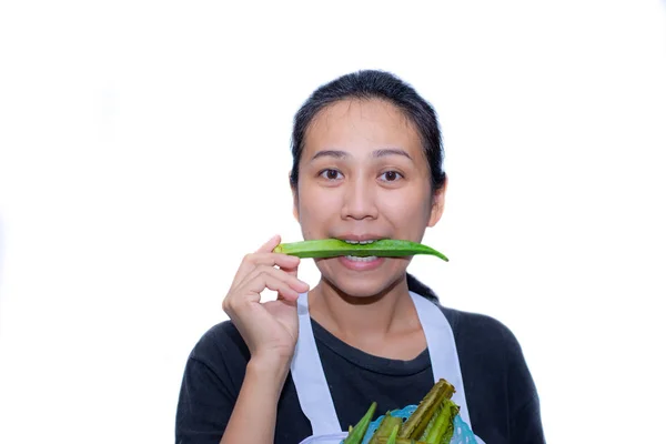 Chef Mulheres Comendo Rosela Verde Fresco — Fotografia de Stock