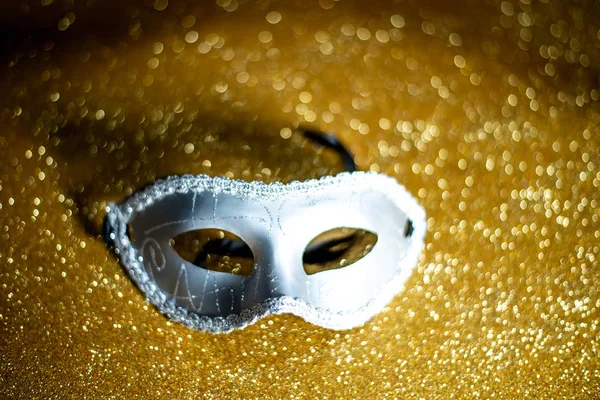 Máscara Carnaval Fundo Dourado — Fotografia de Stock