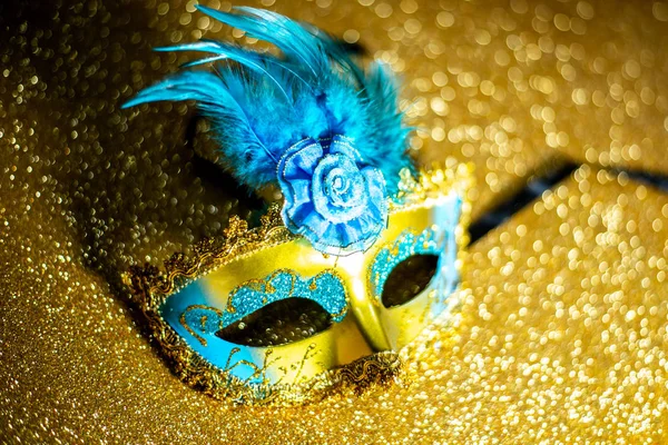 Máscara Carnaval Fundo Dourado — Fotografia de Stock