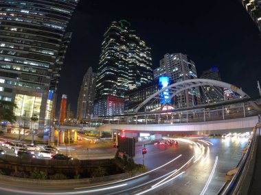 Trafik ışığı gece Bangkok Tayland
