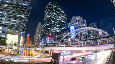 Trafik ışığı gece Bangkok Tayland