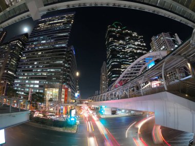 Trafik ışığı gece Bangkok Tayland