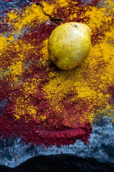 Pomme Terre Sur Fond Abstrait Poudre Couleur — Photo
