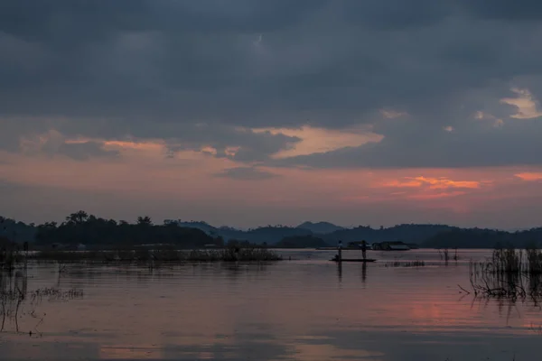 Puesta Sol Lago Tormenta Lluvia — Foto de Stock