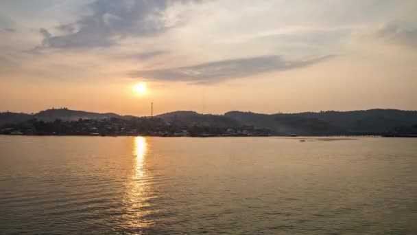 Zeitraffer Des Sonnenuntergangs Songkalia Fluss Kanchanaburi Thailand — Stockvideo
