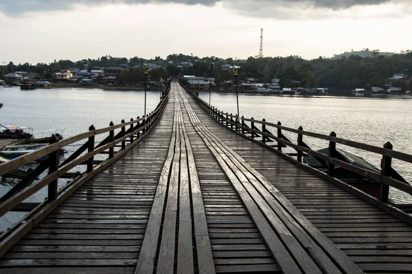 Landschap Van Houten Brug Thailand — Stockfoto