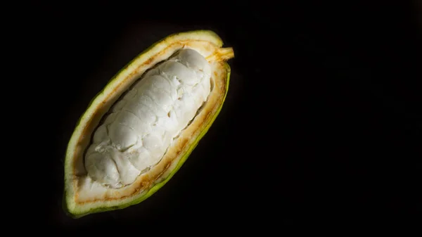 Gros Plan Fruits Cacao Sur Fond Noir — Photo
