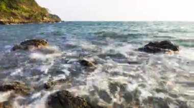 Gün batımında dalga deniz zaman atlamalı