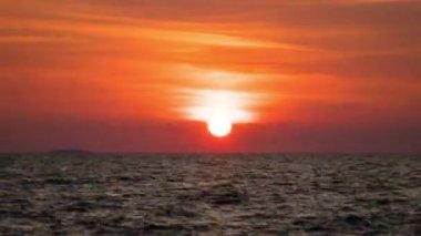 Deniz günbatımı zaman atlamalı