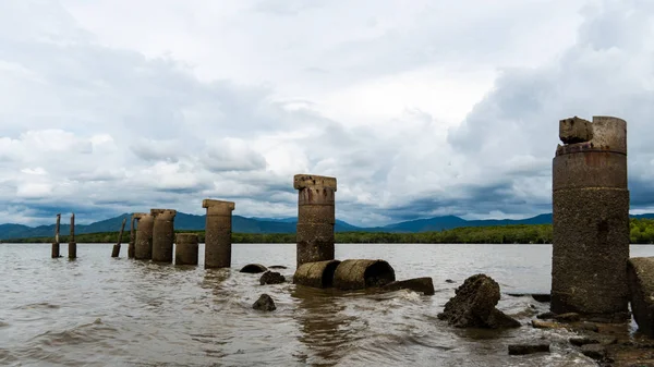 Landskap Moln Över Den Gammala Överbrygga Havet — Stockfoto