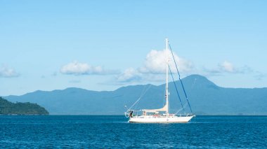 Tayland Andaman denizinde yelkenli