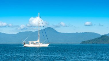 Tayland Andaman denizinde yelkenli