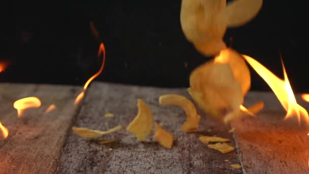 Aardappel Spaan Gieten Slow Motion Brand — Stockvideo