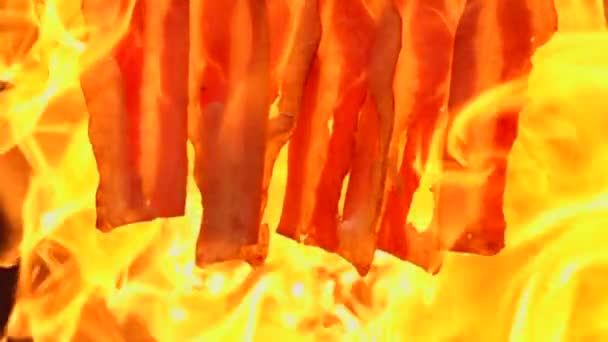 Grillning Bacon Slow Motion Ohälsosam Mat Bakgrund — Stockvideo