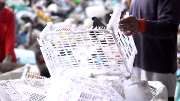 Trabalhador Fábrica Lixo — Vídeo de Stock