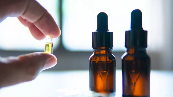 Araştırmacılar kanser hastaları tedavi etmek için kapsül kenevir yağı paketlenmiş