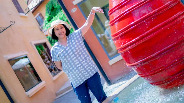 Portrait Femmes Asiatiques Souriantes Voyageant — Photo