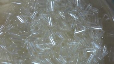 Laboratuvarda boş kapsül , Yavaş hareket