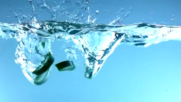 Aloë Vera Vallend Water Slow Motion — Stockvideo