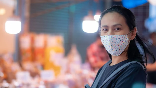 Portrait Asia Woman Wearing Mask Shopping Fresh Market — Stok Foto