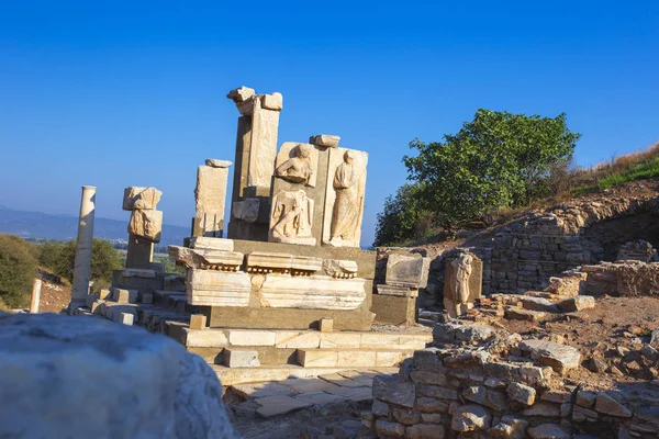Gaius Memmius olarak adlandırılır Close-up Efes Antik Roma şehir içinde Gaius Memmius olarak adlandırılır Romalı politikacı için anıt anıt Close-up.
