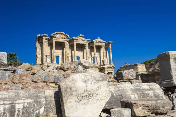 Sezar Eski Şehir Efes Antik Kütüphanesi Kalıntıları Görünümünü — Stok fotoğraf