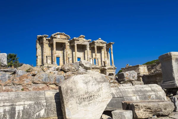 Vista Las Ruinas Antigua Biblioteca César Antigua Ciudad Éfeso — Foto de Stock