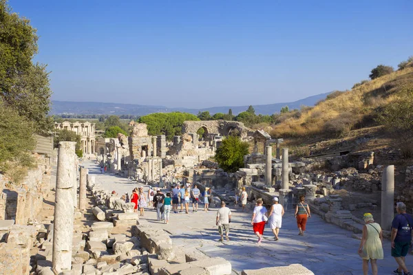 Άποψη Της Αρχαίας Οδού Από Την Πλευρά Γεμάτο Από Τουρίστες — Φωτογραφία Αρχείου