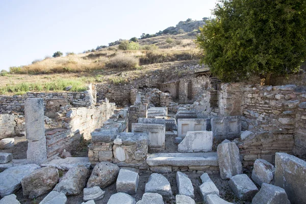 Ερείπια Ενός Αρχαίου Ναού Είναι Μεγάλα Θραύσματα Των Κτιρίων Φραγμοί — Φωτογραφία Αρχείου