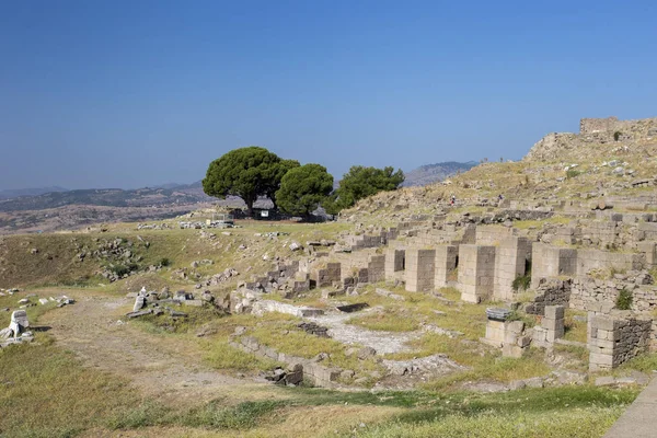 Panoramiczny Widok Ruiny Starożytnego Miasta Peragam Tle Góry Niebo — Zdjęcie stockowe
