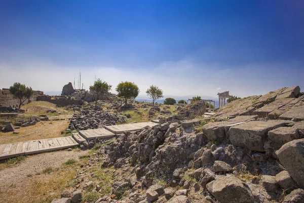 Ruiny Starożytnego Miasta Tle Piękne Błękitne Niebo — Zdjęcie stockowe