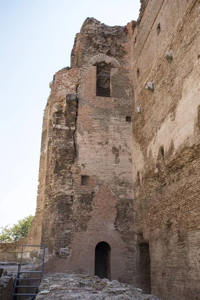 Antik bir tapınak, bir bölümü Türkiye'de eski bir Hıristiyan Tapınağı kalıntıları