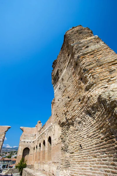 Antik bir tapınak, bir parçası mavi gökyüzü karşı Türkiye'de antik bir Hıristiyan tapınak kalıntıları