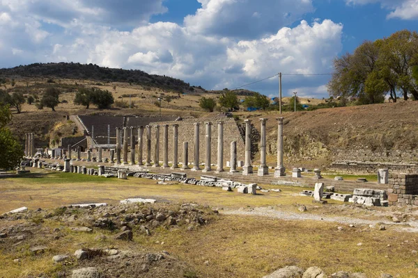 Zbliżenie Ruiny Starożytnej Świątyni Amfiteatr Tle Błękitnego Nieba Pozycji Poziomej — Zdjęcie stockowe