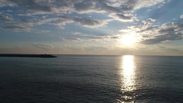 Pôr Sol Beleza Mar Com Montanhas Resolução Drone Tiro Arial — Vídeo de Stock