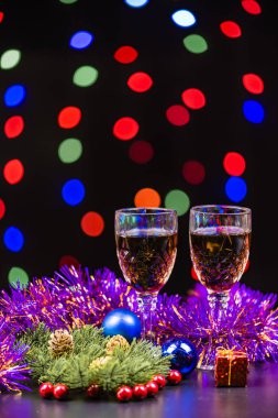 Noel ortamda kırmızı şarap