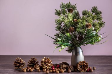 Noel ağacı, ceviz fındık ve kırmızı dut 