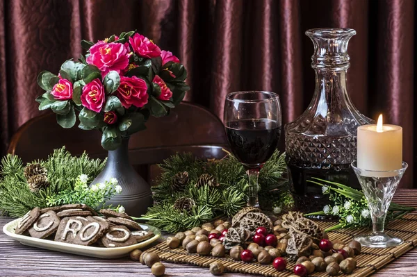 Bodegón Navidad Flores Velas Nueces Avellanas Grosellas Rojas Galletas Dulces — Foto de Stock